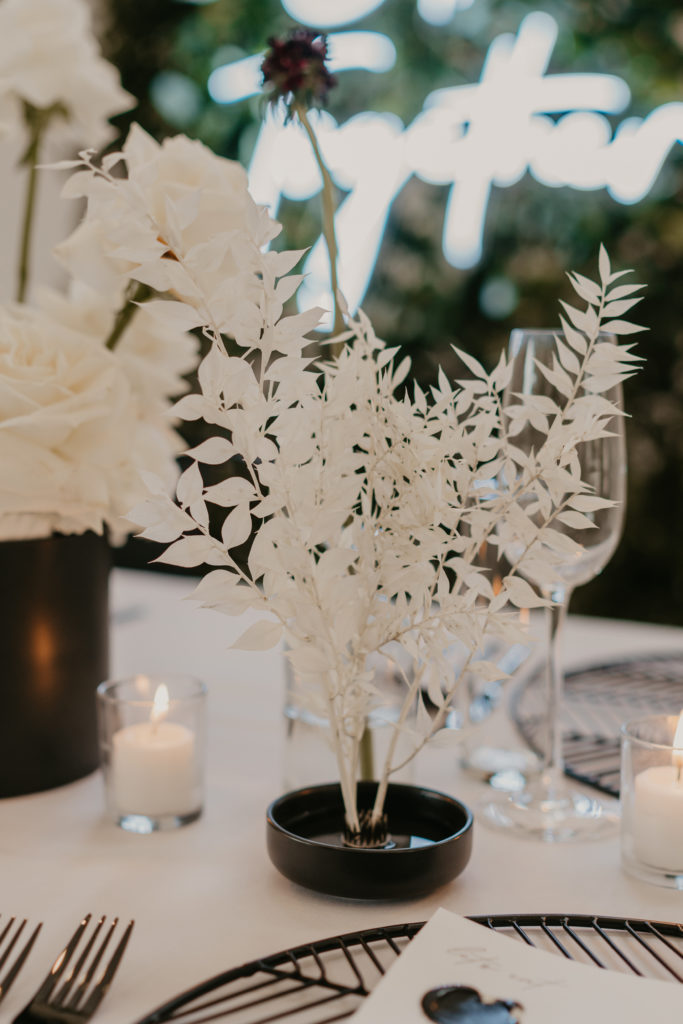 Details of the sweetheart table.