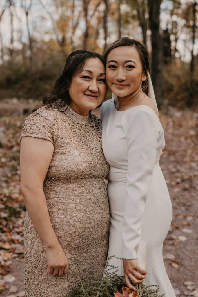 Mom and bride family formal photos
